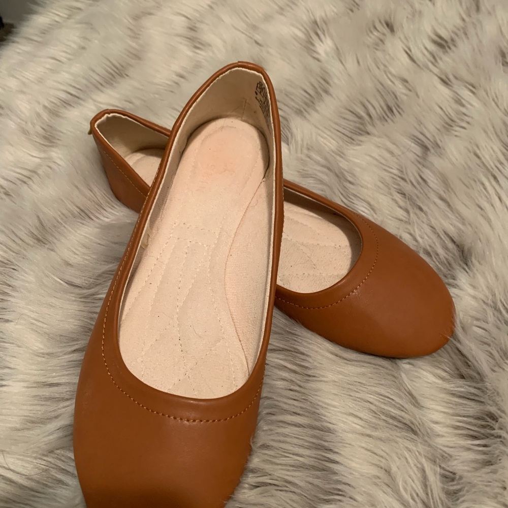 NWOT brown ballet flats